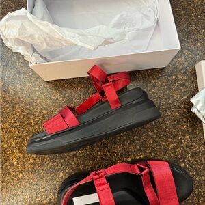 NWT Suzanne Rae Velcro Sandal Red